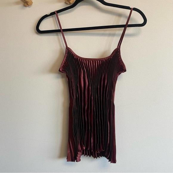 NWT Vince Chevron Pleated Accordion Tank in Anise Burgundy Size M MSRP 265 - Picture 6 of 8